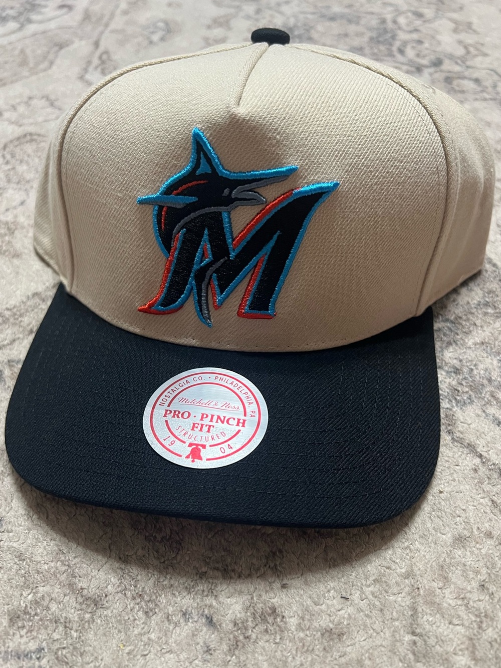 Mitchell & Ness Miami Marlins Pro Pinch Fit snapback hat